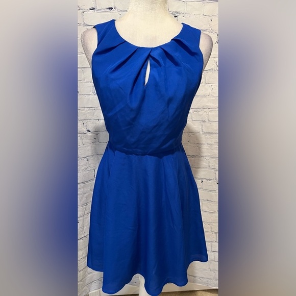 Blue Express Flare Dress Keyhole In Front Size 6 - Picture 2 of 7